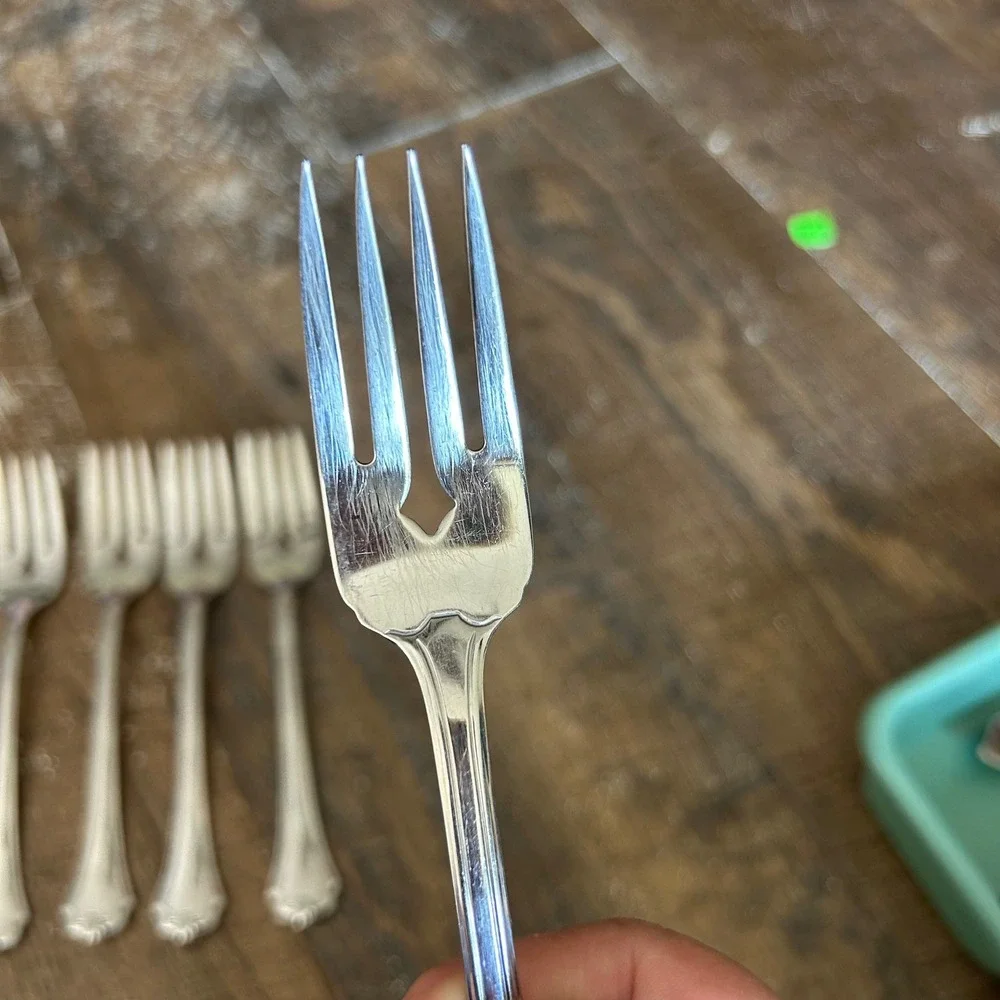 Oneida Midtowne Stainless USA Glossy Scalloped Salad Forks Set of 5 Silverware